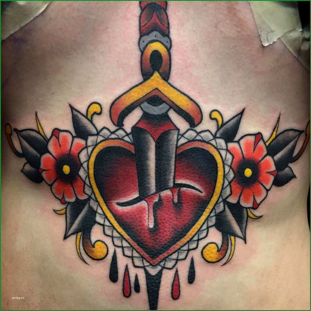 tattoo sternum herz mit schwert