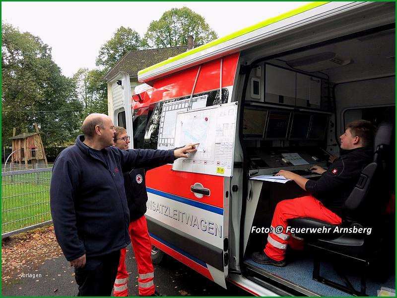 arnsberg feuerwehr uebt mit hilfs nsten stimmige kommunikation per funk