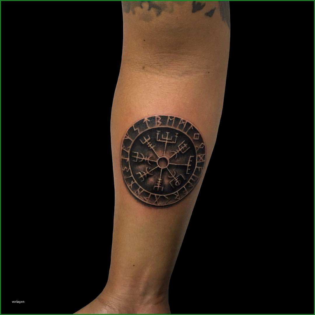 tattoo runen kompass