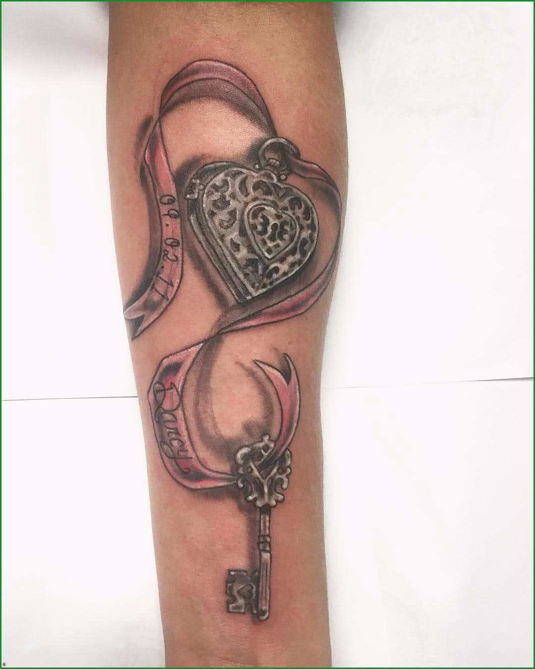 tattoo herz mit schluessel unterarm