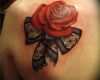 Erstaunlich Schleife Rose Tattoo