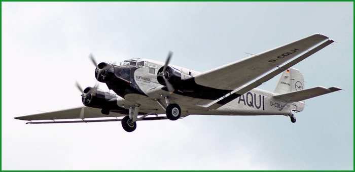 Toll Fallschirmspringen Aus Der „tante Ju“ Ju 52