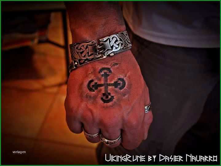 tattoo wikinger kreuz 3d