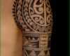 Unvergesslich 37 Oberarm Tattoo Ideen Für Männer Maori Und Tribal Motive